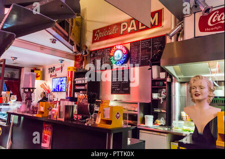 Büste von Marilym Monroe im 50s Retro "American Diner" Stil der Frituur De Vlamingdam, Bruges, (Brugge), Belgien Stockfoto