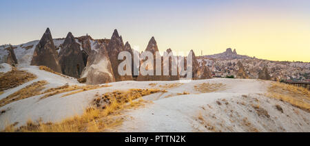 Felsformationen in der Nähe von Göreme, Türkei Stockfoto