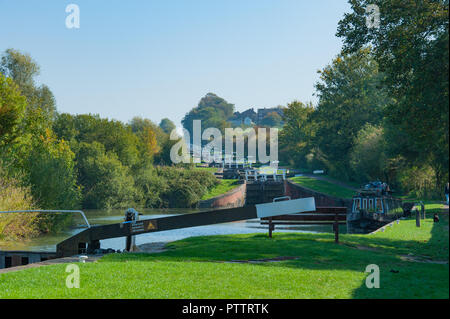 Sie suchen den Caen Hill Flug auf dem Kennet und Avon, Devizes, Wiltshire, UK. Stockfoto