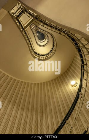 Glühlampenform Kubismus stil Treppen, Haus der Schwarzen Madonna, Ovocný trh, Altstadt, Prag, Tschechische Republik Stockfoto