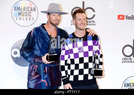 Brian Kelley und Tyler Hubbard (Florida Georgia Linie) die Teilnahme an der 46. jährlichen American Music Awards bei Microsoft Theater am 9. Oktober in Los Angeles, Kalifornien 2018. Stockfoto