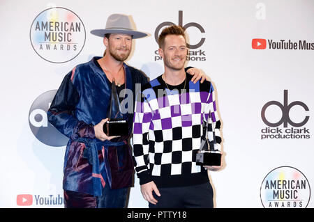 Brian Kelley und Tyler Hubbard (Florida Georgia Linie) die Teilnahme an der 46. jährlichen American Music Awards bei Microsoft Theater am 9. Oktober in Los Angeles, Kalifornien 2018. Stockfoto