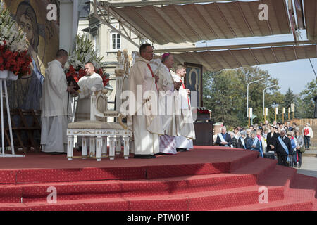 Bischof Łukasz Buzun führt das Gebet in Jasna Góra. Kloster der Pauliner. Stockfoto