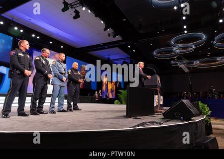 Us-Präsident Donald Trump Adressen der Internationale Verband der Leiter von Polizei und Strafverfolgungsbehörden Übereinkommen im Orange County Convention Center 8. Oktober in Orlando, Florida, 2018. Stockfoto