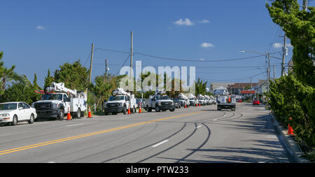 Wrightsville Beach, NC - Oktober 1, 2018: Wochen nach Hurrikan Florenz, utility Besatzungen sind weiter hart an der Wiederherstellung der Netzspannung an die Carolinas und f Stockfoto