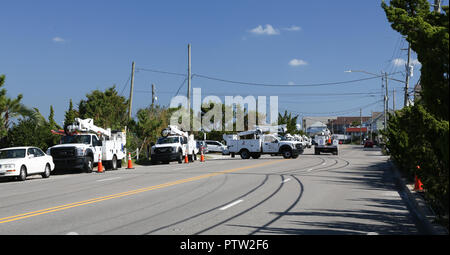 Wrightsville Beach, NC - Oktober 1, 2018: Wochen nach Hurrikan Florenz, utility Besatzungen sind weiter hart an der Wiederherstellung der Netzspannung an die Carolinas und f Stockfoto