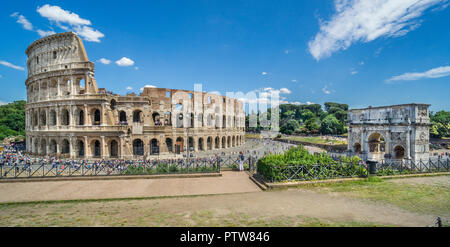 Blick auf das Kolosseum Amphitheaterseen von velian Hügel am Forum Romanum, Rom, Italien Stockfoto