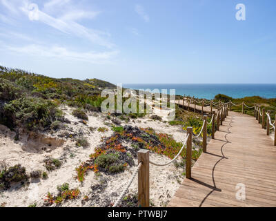 Promenade, Strand, Zambujeira do Mar, Odemira, Alentejo, Costa Vicentina Küste von Portugal Stockfoto