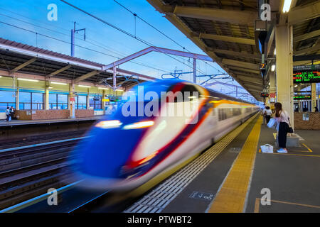 Sendai, Japan - 21. April 2018: Die E3-Serie ist eine japanische Shinkansen Hochgeschwindigkeitszug für Komachi Dienstleistungen läuft in der Region Tohoku gebaut Stockfoto