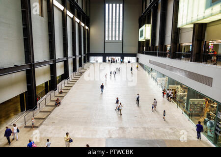 London England, Großbritannien, Southwark, Bankside, Tate/Modern, Museum für zeitgenössische Kunst, Inneneinrichtung, Turbinenhalle, Rampe, UK GB Englisch Europa, UK1808201 Stockfoto