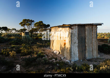 Alten Wellblech auf Koonalda Homestead vergossen, Alte Eyre Highway, Nullarbor National Park South Australia Stockfoto