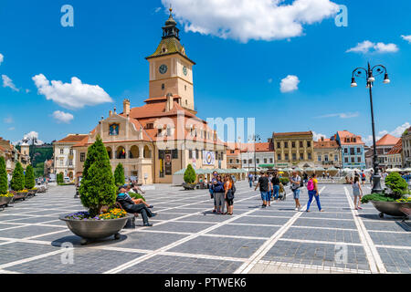 BRASOV, Rumänien - 19 Juni, 2018: Rat haus auf dem Hauptplatz in Brasov, Rumänien. Stockfoto