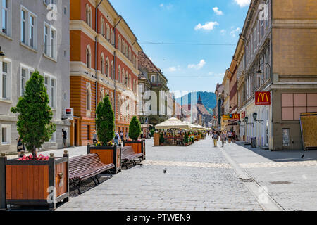 BRASOV, Rumänien - 19 Juni, 2018: die schöne Straße in Brasov, Rumänien. Stockfoto