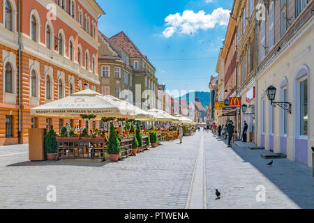 BRASOV, Rumänien - 19 Juni, 2018: die schöne Straße in Brasov, Rumänien. Stockfoto