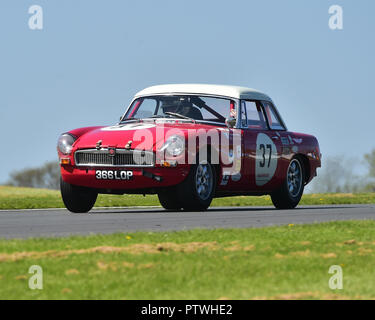 Beverley Phillips, Chris Phillips, Ian Nuthall, MG B GT & Sports Car Cup, Pre-66 GT Autos, Pre-63 Sportwagen, Donington historische Festspiele, 2018, Moto Stockfoto