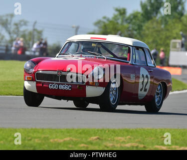 Tim Jacobsen, Laurence Jacobsen, MG B GT & Sports Car Cup, Pre-66 GT Autos, Pre-63 Sportwagen, Donington historische Festspiele, 2018, laufender Motor, Motor Stockfoto