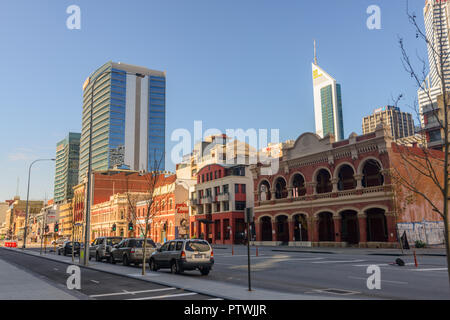 Wolkenkratzer und anderen Gebäuden in Wellington Street, Perth, Western Australia Stockfoto