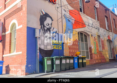 Graffiti auf roten Backsteinmauern, an der Prince Street, Perth, Western Australia Stockfoto