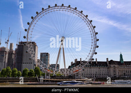 London Eye oder Millennium Wheel am Südufer der Themse in London England, UK Stockfoto