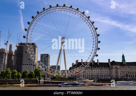 London Eye oder Millennium Wheel am Südufer der Themse in London England, UK Stockfoto