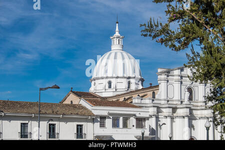 Kuppel der Basilika La Catedral Nuestra Señora de la Asunción - Popayan - Kolumbien Stockfoto