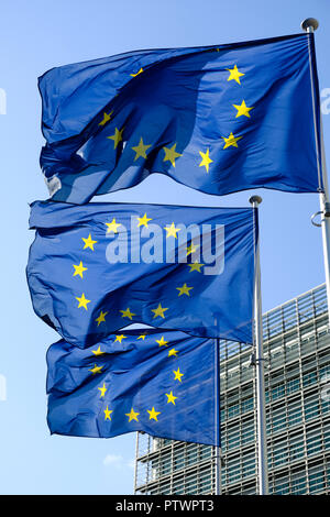 Europaflaggen vor dem Berlaymont-Gebäude, Europäische Kommission, Brüssel, Belgien Stockfoto