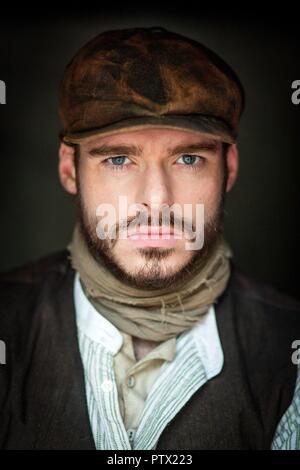 Original Film Titel: Lady Chatterley Liebhaber. Englischer Titel: LADY CHATTERLEY LIEBHABER. Jahr: 2015. Regie: JED MERCURIO. Stars: RICHARD MADDEN. Credit: Hartswood Serena Cullen Filme/Produktionen/Album Stockfoto