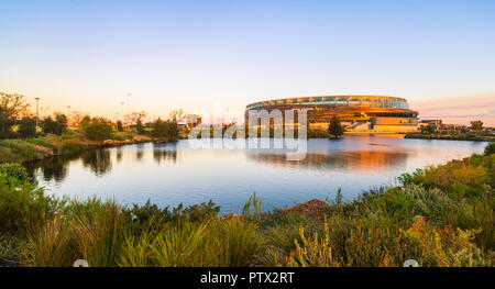 Optus Stadion von einem See und einem Park umgeben. Stockfoto