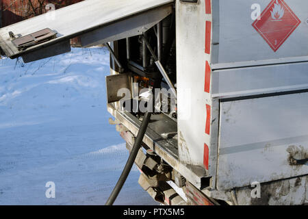 In der Nähe von Öl Tankwagen für Heizöl. Stockfoto