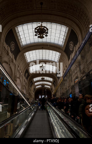 Menaggio, Italy-April 2, 2018: Interieur am Mailänder Hauptbahnhof Stockfoto