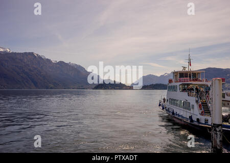 Menaggio, Italy-April 2, 2018: SPLUGA Fähre auf dem Comer see Transport von Autos und Menschen Stockfoto