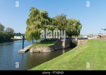 Sperren, wo der Fluss Stour verbindet der Fluss Severn in Stourport-on-Severn, Worcestershire, Großbritannien Stockfoto