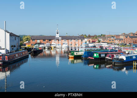 Boote an der Marina in Eisenberg Waschbecken, Stourport-on-Severn, Worcestershire, wo der Fluss Stour verbindet der Fluss Severn Stockfoto