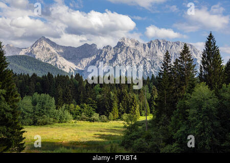 Blick von Tennsee zum Karwendel Berg, Krün, Deutschland Stockfoto