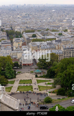 Blick auf Paris von der Basilika des Heiligen Herzens auf Montmartre. Paris, Frankreich, 04. September 2018 Stockfoto