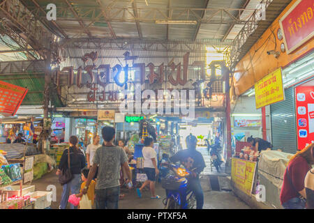 Samut Prakan, Thailand - 25. März 2017: Lokale Anlegestelle der Fähre über den Fluss Chao Phraya in Amphur Muang district Samut Prakarn, Thailand. Stockfoto