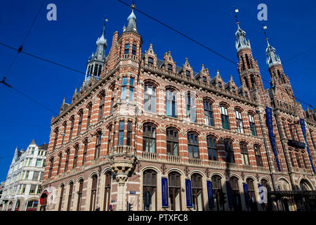 Das wunderschöne Einkaufszentrum Magna Plaza Gebäude am Alten Central District in Amsterdam Stockfoto