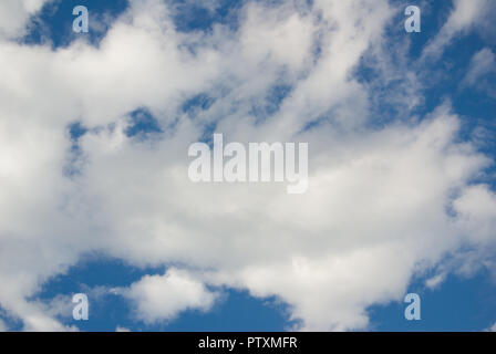 Wolken und Himmel Hintergründe - Jahreszeiten und Wetter Stockfoto