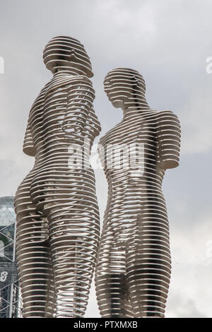 Sich bewegende Skulptur "Ali und Nino" von Tamar in Kvesitadze Batumi‎, Georgien Stockfoto