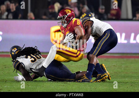 Los Angeles, Kalifornien, USA. 10 Nov, 2018. CA. USC Trojans wide receiver Amon-Ra St. Braun #8 mit der Rezeption in Aktion im ersten Quartal des NCAA Football Spiel zwischen den USC Trojans und die Kalifornien goldenen Bären am Kolosseum in Los Angeles, Kalifornien. Obligatorische Photo Credit: Louis Lopez/CSM/Alamy leben Nachrichten Stockfoto