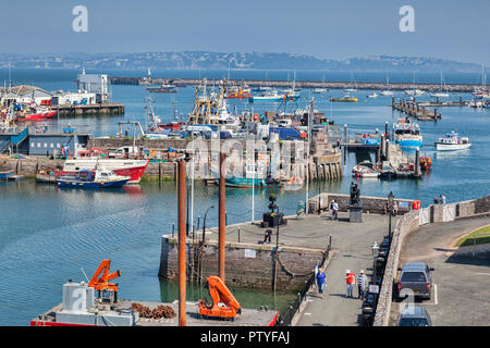 Brixham; Hafen; Hafen; Boote; Golden Hind; Replik; Schiff; Stockfoto