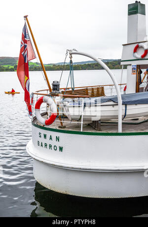 Die MV Schwan Boot vertäut in Bowness-on-Windermere für eine Kreuzfahrt auf dem Lake Windermere. Stockfoto