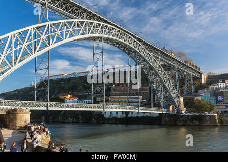 Porto, Portugal - Januar 19, 2018: die berühmte Brücke Ponte Dom Luis in Porto, Portugal Stockfoto