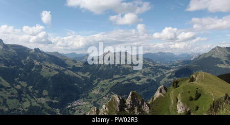 Panoramablick auf Berge und Wolken Stockfoto