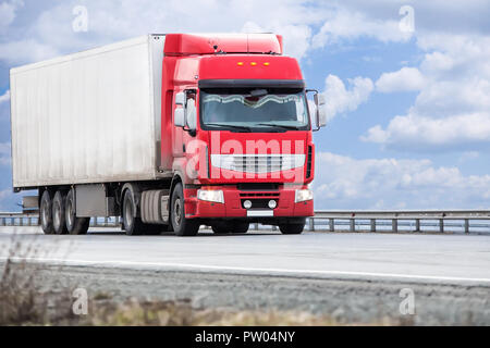 Lkw-transporte Fracht auf der Autobahn Stockfoto