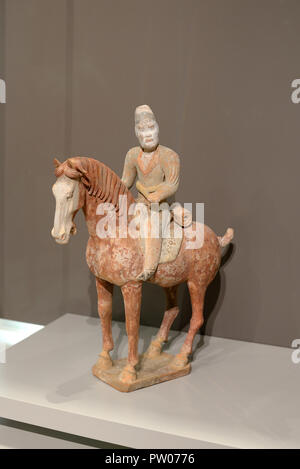 Töpferei Equestrian Abbildung oder Keramik Pferd & Reiter, Kavallerie oder Soldat (cAD 700-800) Tang Dynastie oder Tang Empire Periode Dynastie China Stockfoto