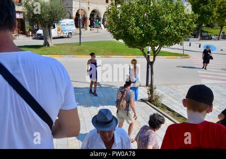 Eine junge Frau posiert für ein Foto in Berat Albanien Stockfoto