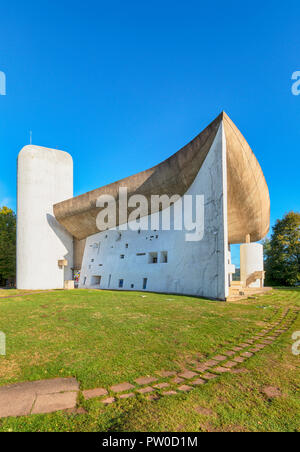 Kapelle von Notre Dame du Haut von Le Corbusier 1955 erbaut von Ronchamp, Bourgogne-Franche-Comté, Frankreich Stockfoto