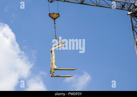 Kran- Palette. blauen Himmel im Hintergrund Stockfoto