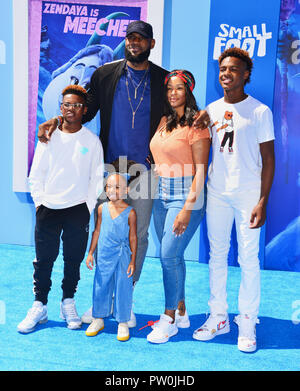 James Lebron und Familie - Frau und Kinder 064 die Premiere von Warner Bros. Pictures' DES mallfoot im Regency Dorf Theater besucht am 22. September 2018 in Westwood, Kalifornien. Stockfoto